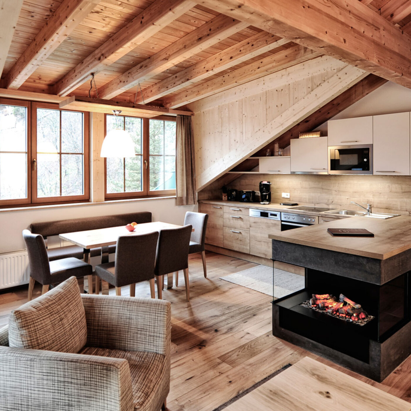 Luxury Appartement mit Holzdecke, Küche und Kamin im 4 Stern Superior Hotel Dorfstadl, Kappl